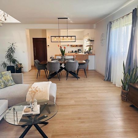 Modern Villa In Grand Bay - Short Walk To Beach المظهر الخارجي الصورة