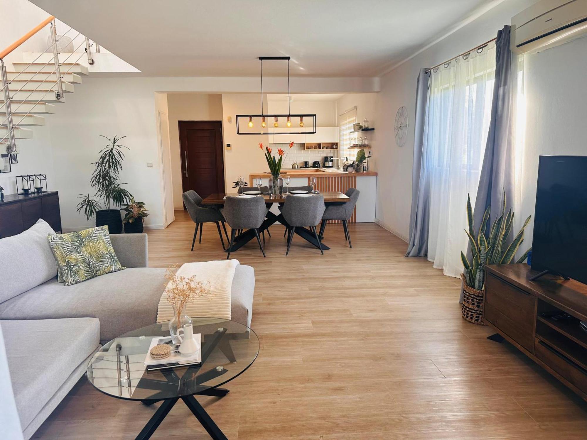 Modern Villa In Grand Bay - Short Walk To Beach المظهر الخارجي الصورة