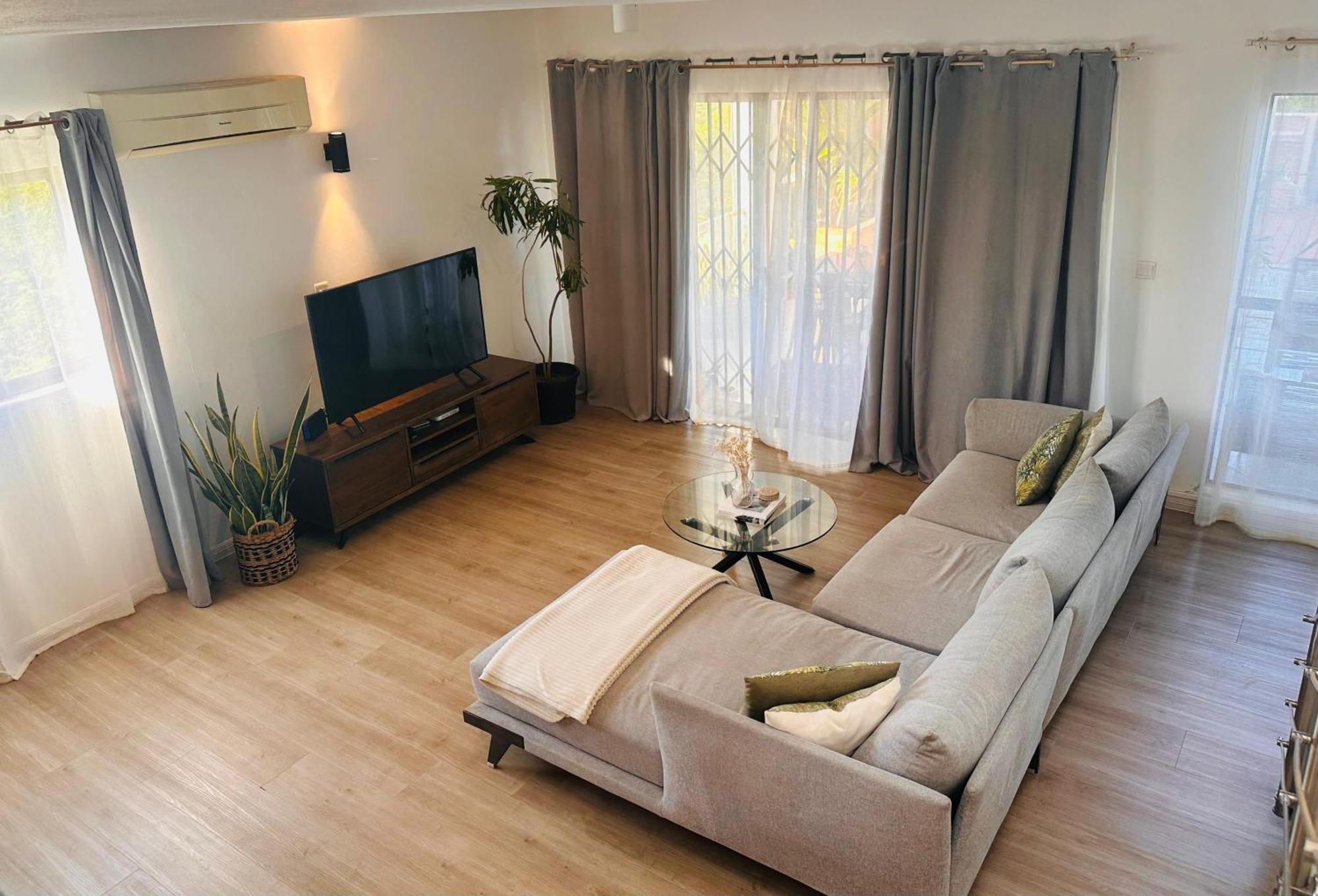 Modern Villa In Grand Bay - Short Walk To Beach المظهر الخارجي الصورة